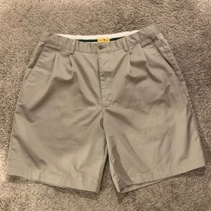 Back to basic with a pair of Duck Head Khaki shorts